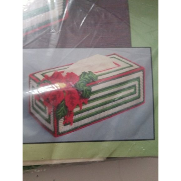 Bucilla Christmas Plastic Canvas 3D  Poinsettia Tissue Box Cover NEW - Picture 3 of 4